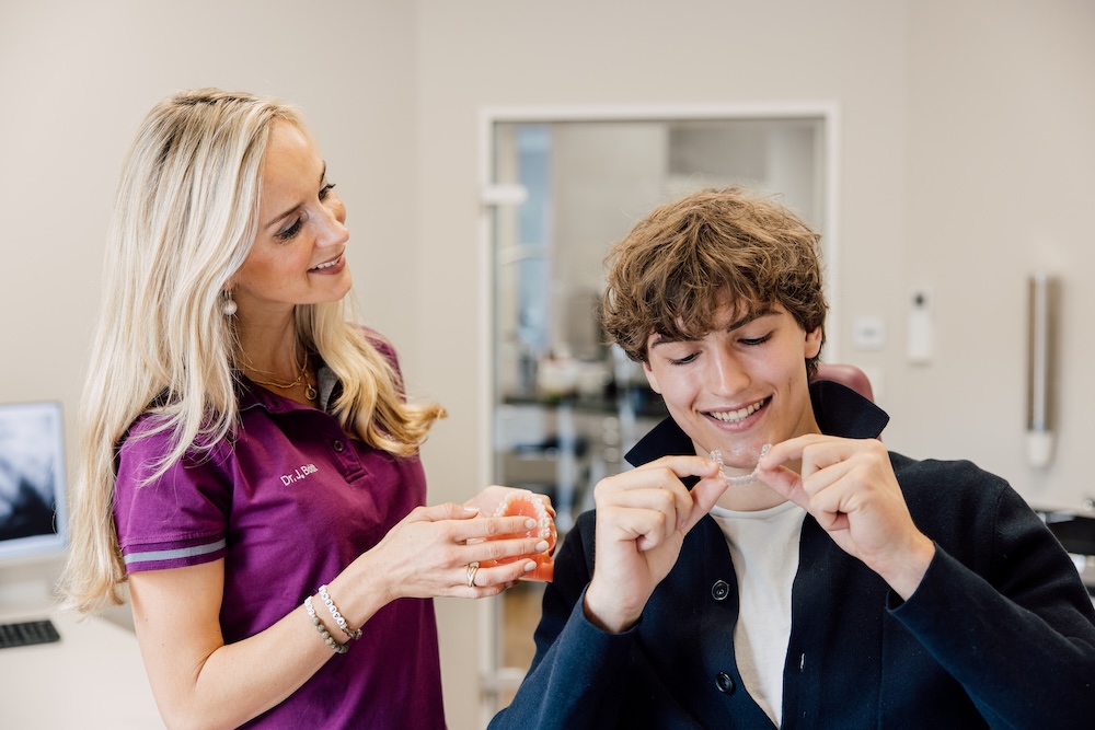 kieferorthopaede-meerbusch-dr-josefine-boldt-zahnschiene-aligner
