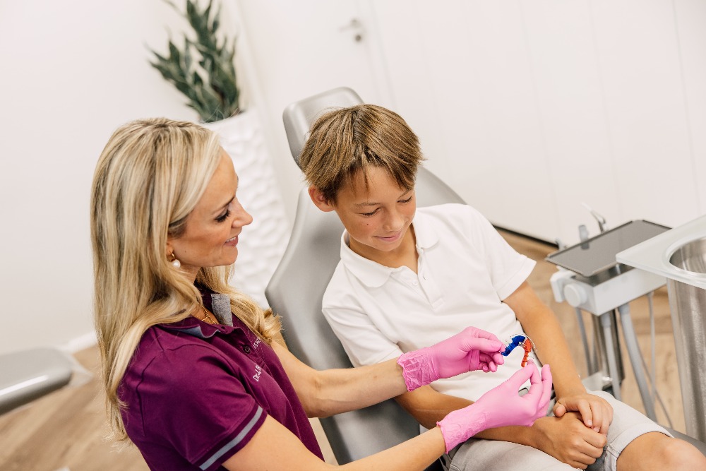 kieferorthopaede-meerbusch-dr-josefine-boldt-slider-zahnspangen-kinder