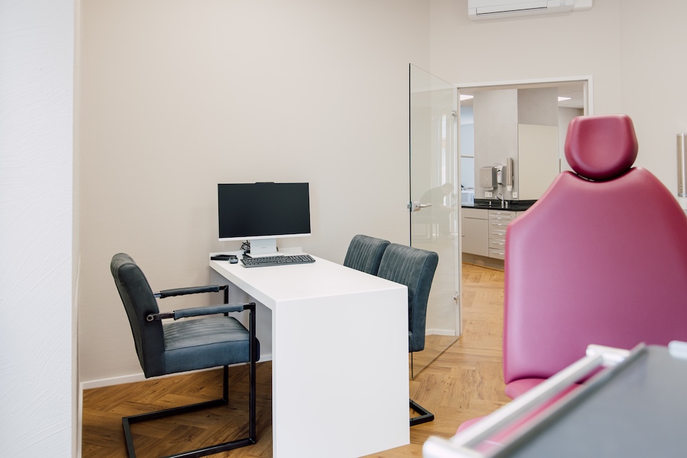kieferorthopaede-meerbusch-dr-josefine-boldt-beratungszimmer kieferorthopaede-meerbusch-dr-josefine-boldt-beratungszimmer