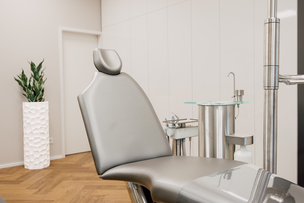 kieferorthopaede-meerbusch-dr-josefine-boldt-behandlungszimmer kieferorthopaede-meerbusch-dr-josefine-boldt-behandlungszimmer