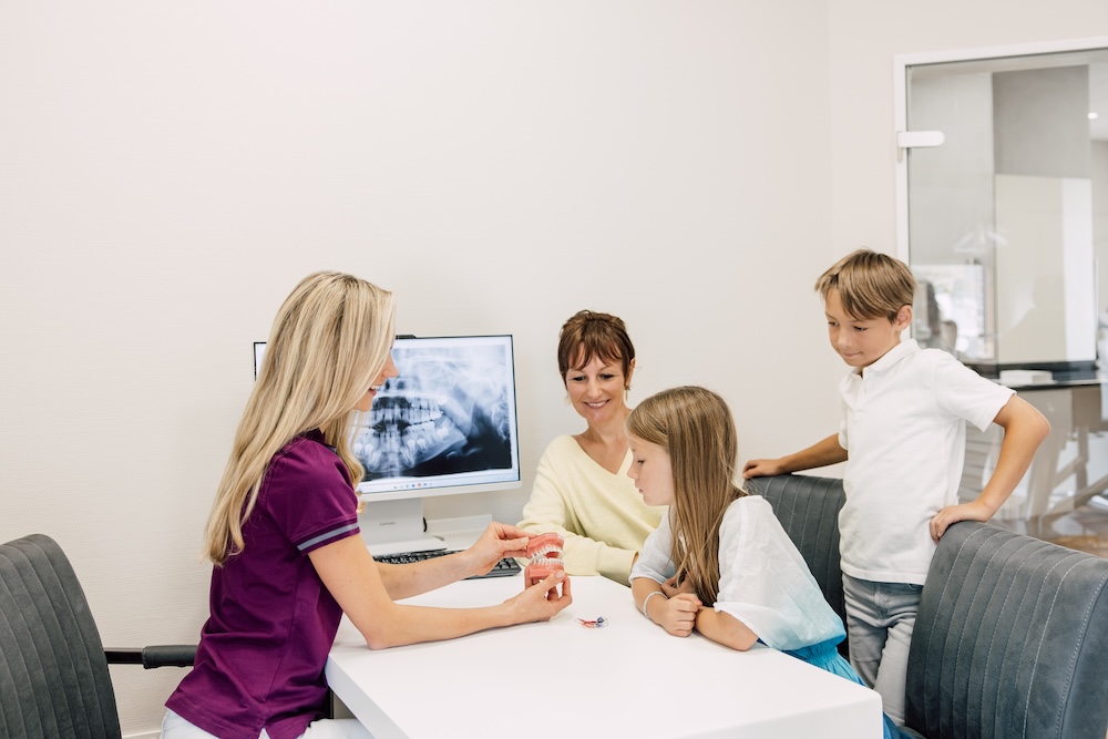 kieferorthopaede-meerbusch-dr-josefine-boldt-Leistung-Uebersicht-KFO-Kinder